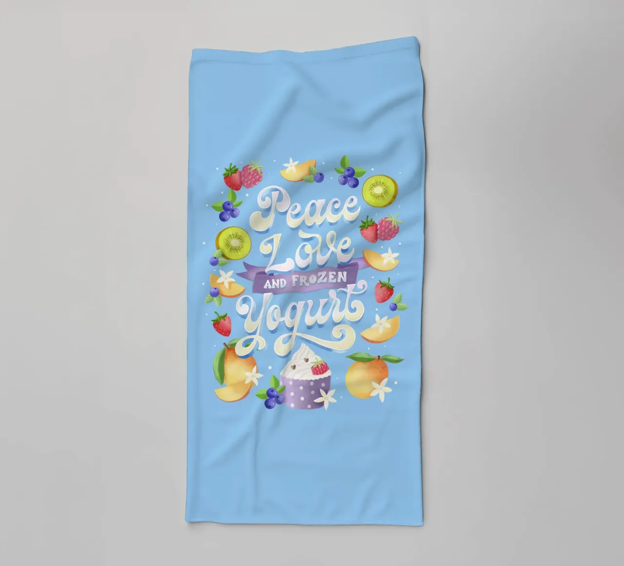Pace, amore e frozen yogurt. Frutta, divertimento e scritte asciugamano da bagno da CalliLetters