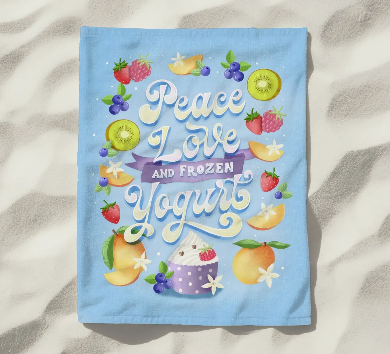 Pace, amore e frozen yogurt. Frutta, divertimento e scritte telo mare da CalliLetters