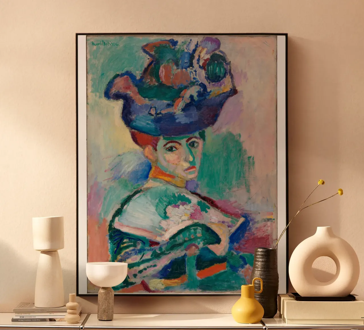Donna con cappello alluminio dibond da Vonda Shop