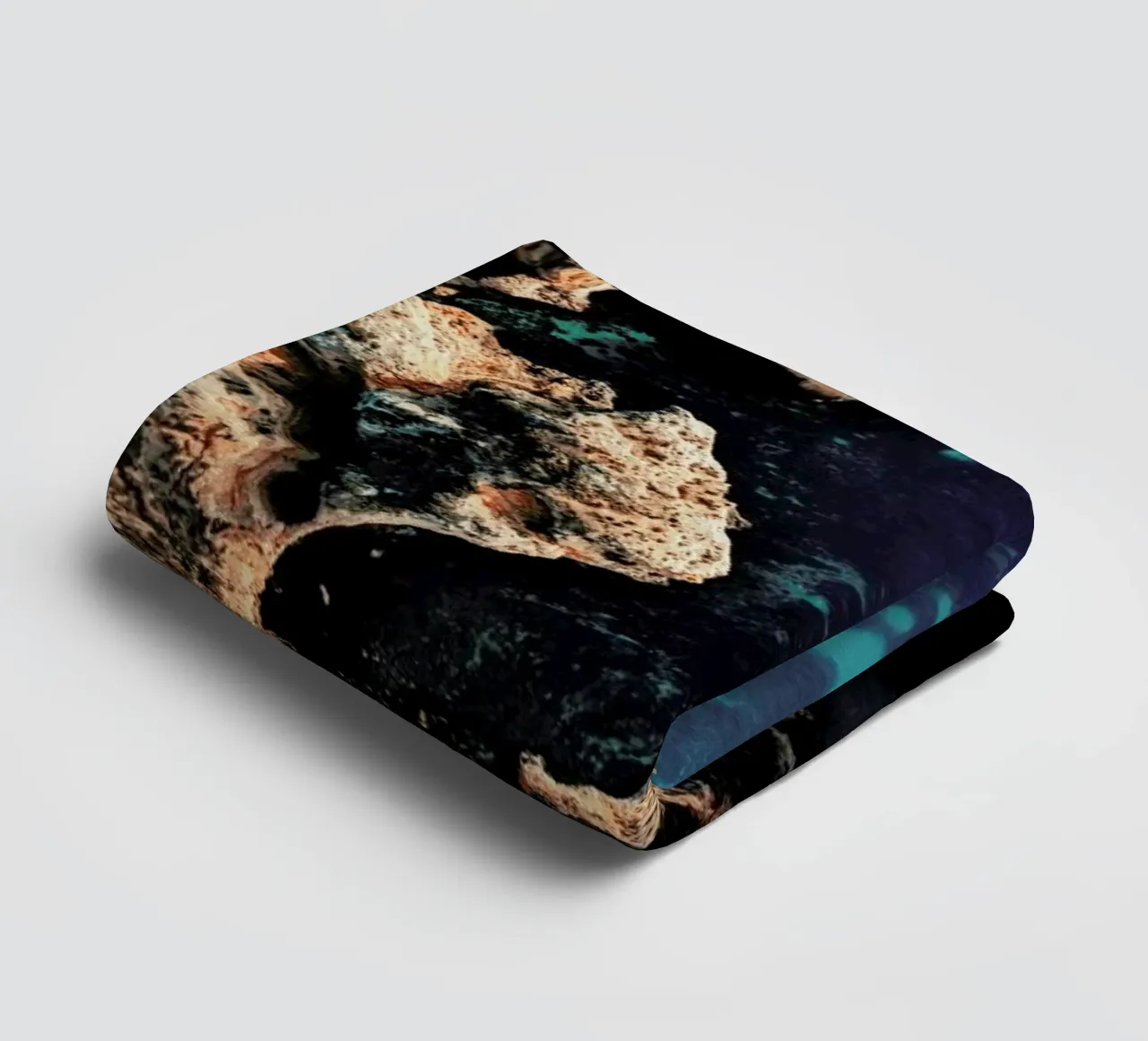 Coasts And Stones asciugamano da bagno da Sebastian Hilgetag