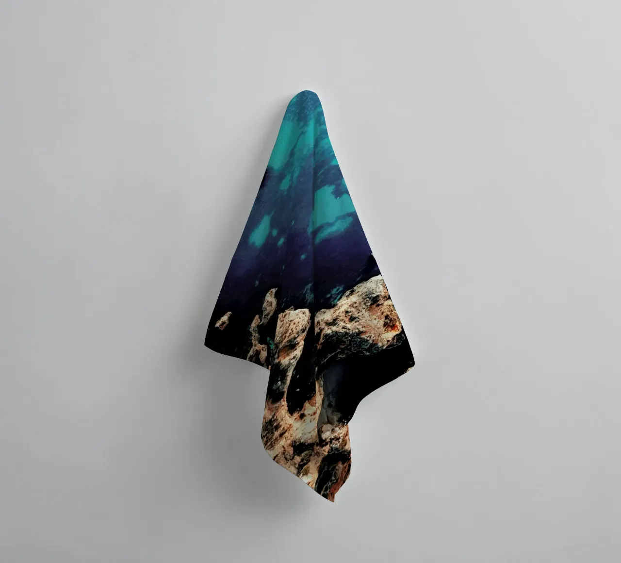 Coasts And Stones asciugamano da bagno da Sebastian Hilgetag