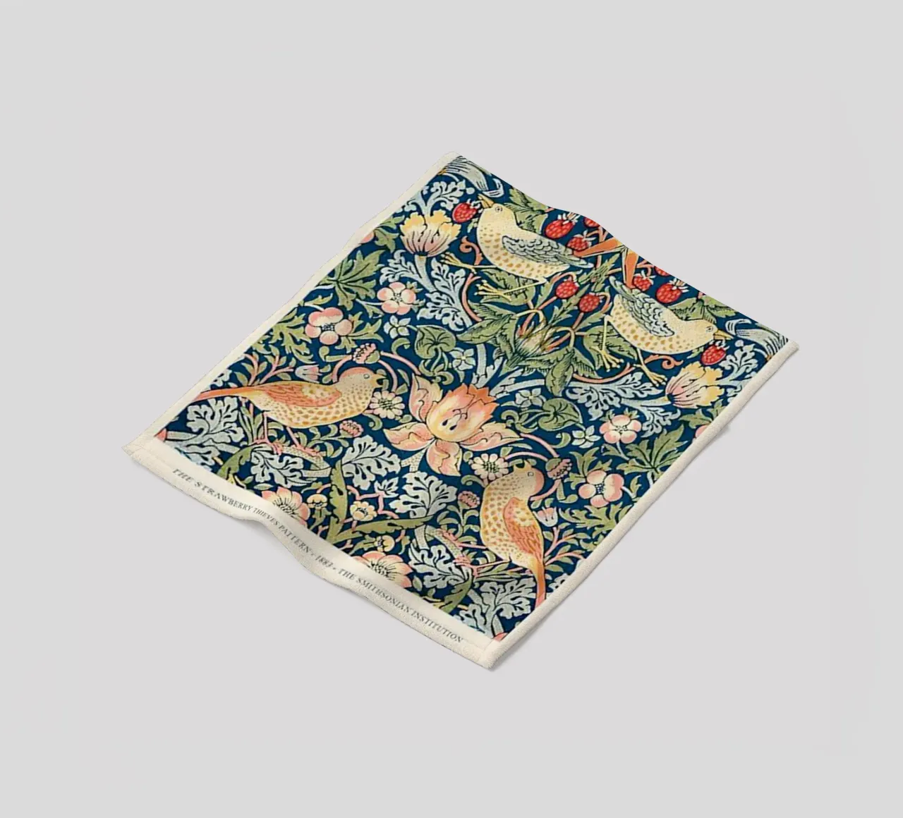 uccello appollaiato su un fiore sbocciato william morris coperta in pile da komo store
