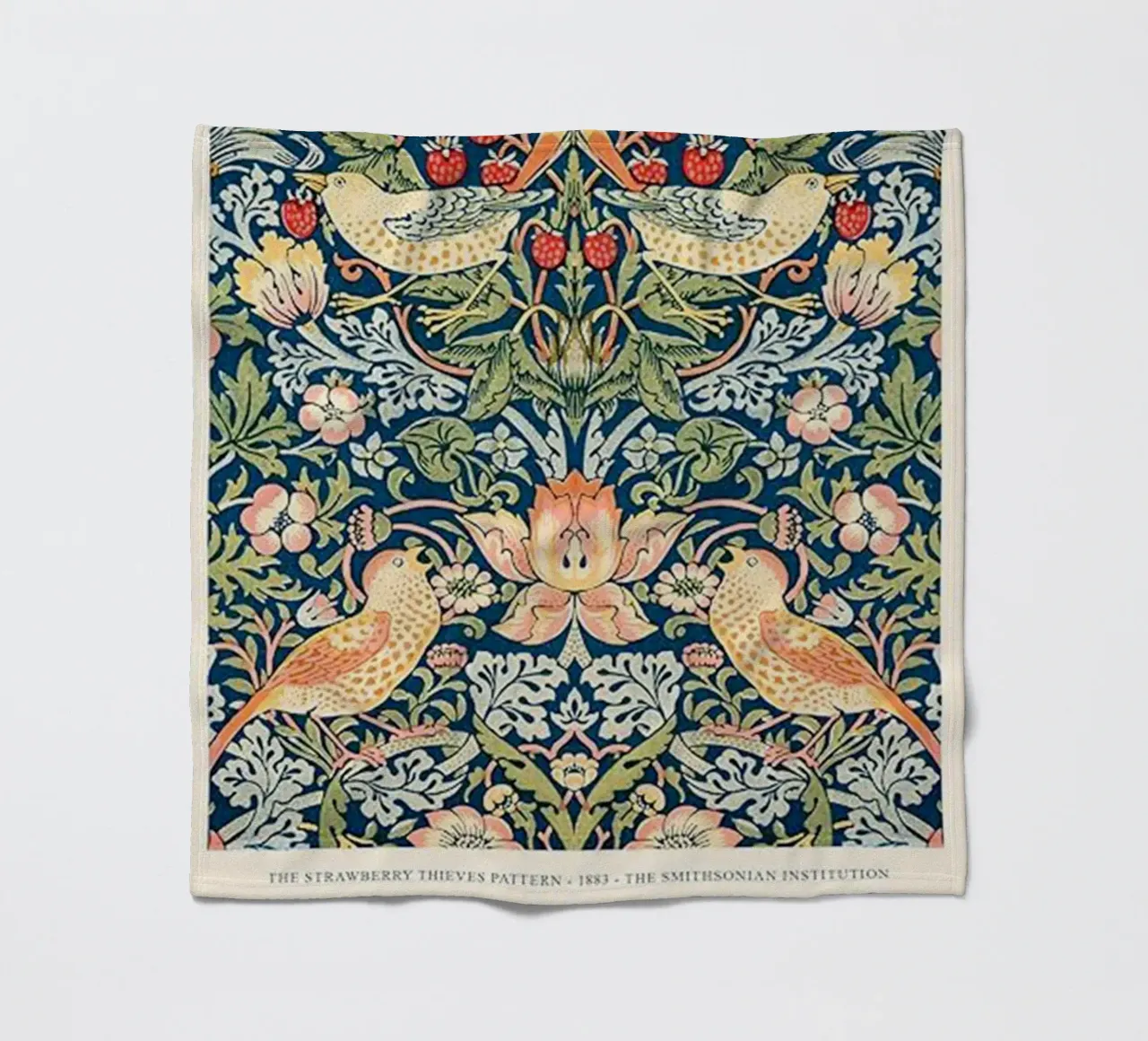 uccello appollaiato su un fiore sbocciato william morris coperta in pile da komo store