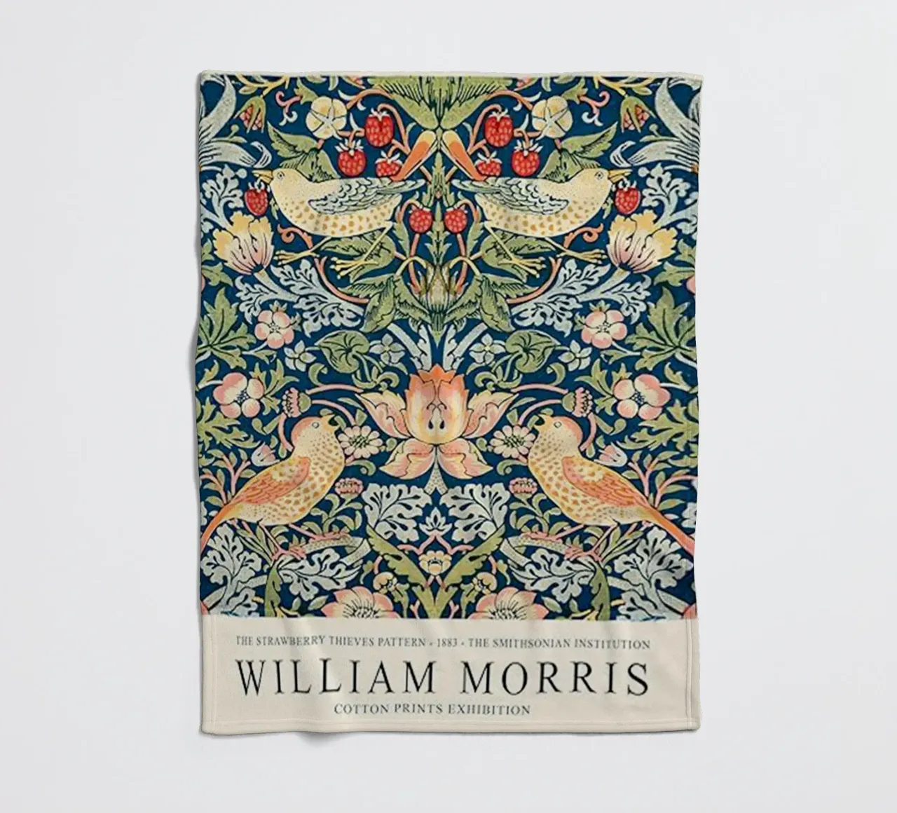 uccello appollaiato su un fiore sbocciato william morris coperta in pile da komo store