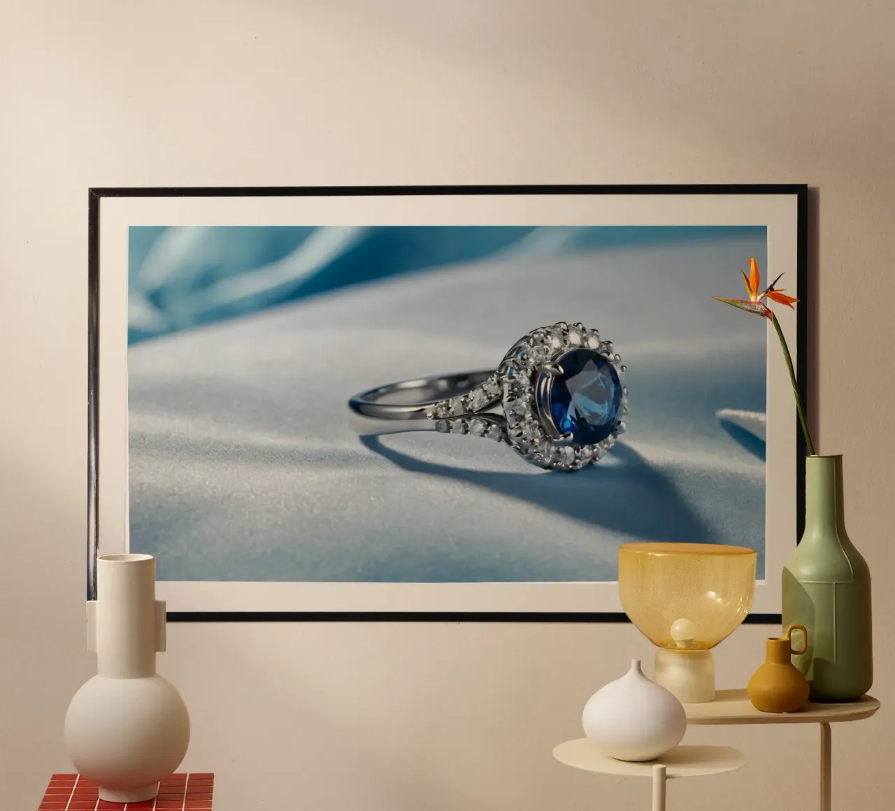 Elegante anello con gemma blu esposto su un morbido tessuto di raso poster con telaio in plastica da DesignDoodle