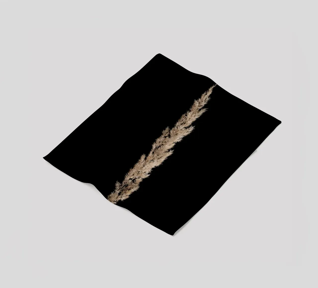 Minimal Pampas Grass On Black coperta in pile da Studio Nahili