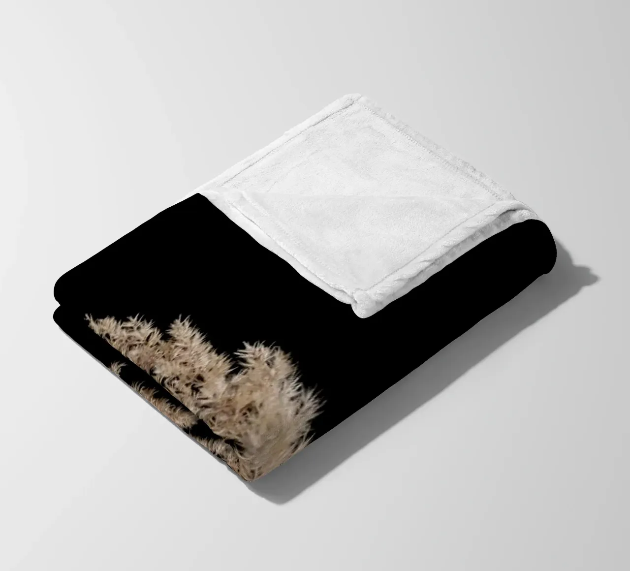 Minimal Pampas Grass On Black coperta in pile da Studio Nahili