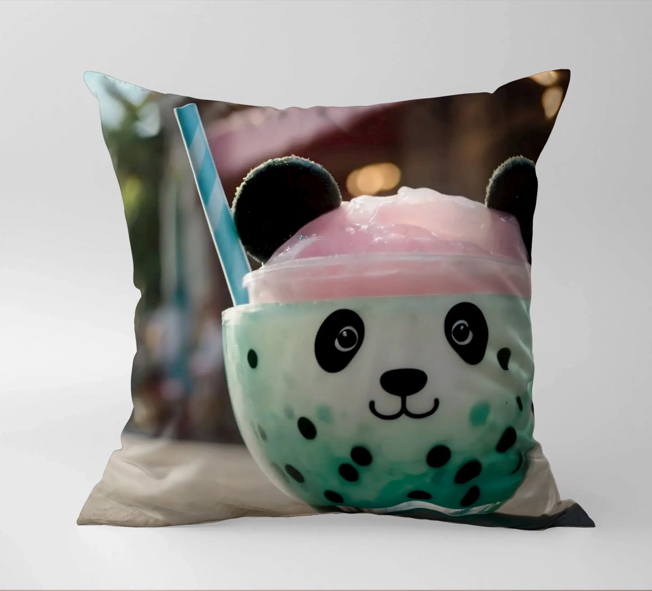 Dessert colorato a tema panda servito in una simpatica tazza cuscino da DesignDoodle