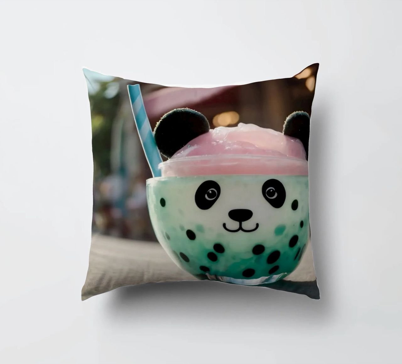Dessert colorato a tema panda servito in una simpatica tazza cuscino da DesignDoodle