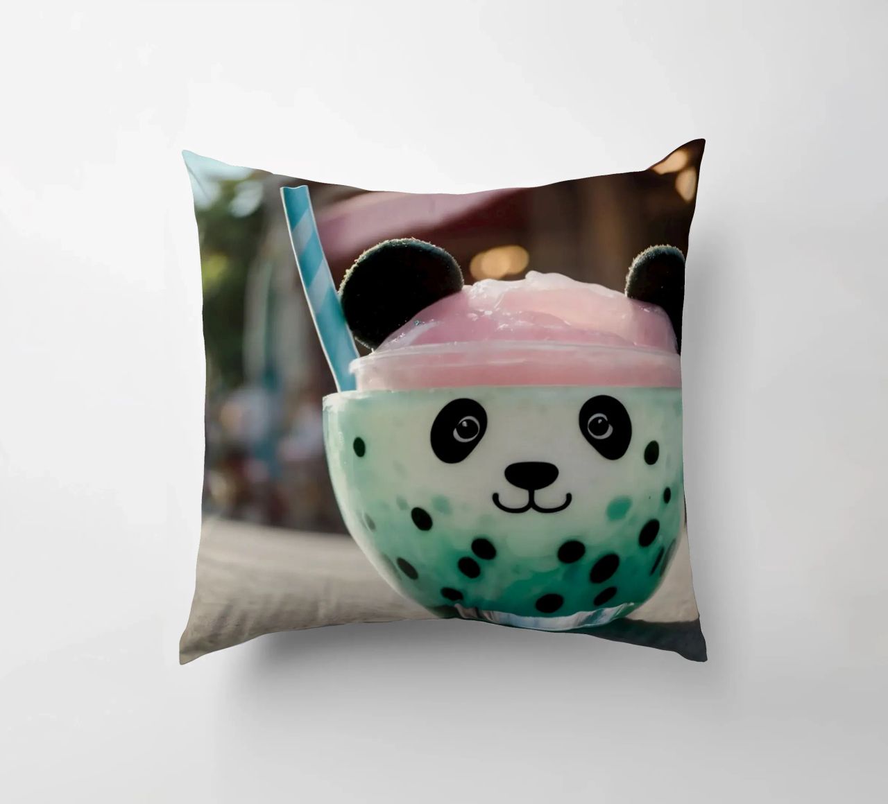 Dessert colorato a tema panda servito in una simpatica tazza cuscino da DesignDoodle