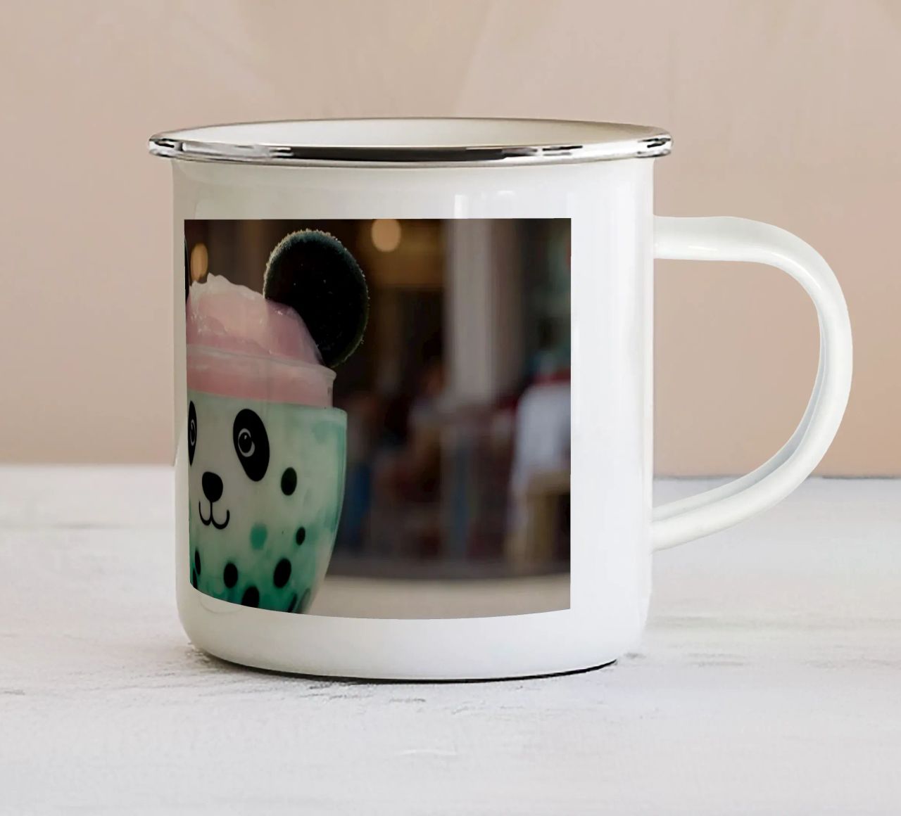 Dessert colorato a tema panda servito in una simpatica tazza tazza in smalto da DesignDoodle