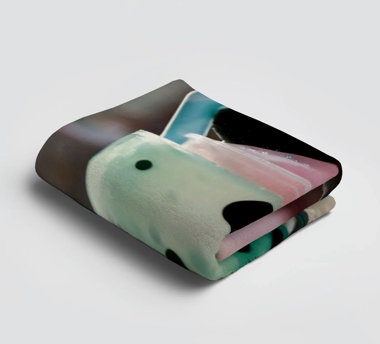 Dessert colorato a tema panda servito in una simpatica tazza asciugamano da bagno da DesignDoodle