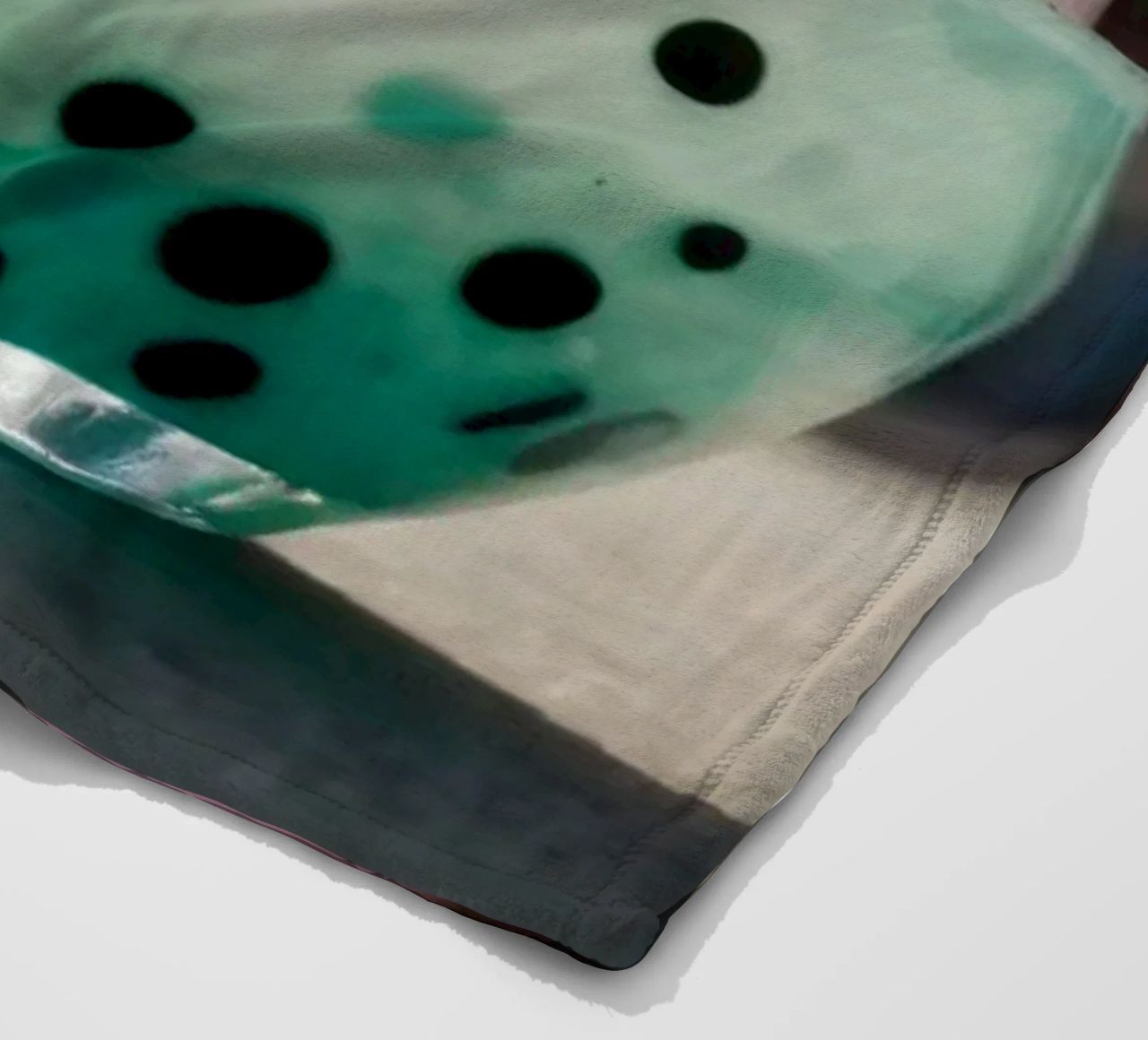 Dessert colorato a tema panda servito in una simpatica tazza coperta in pile da DesignDoodle
