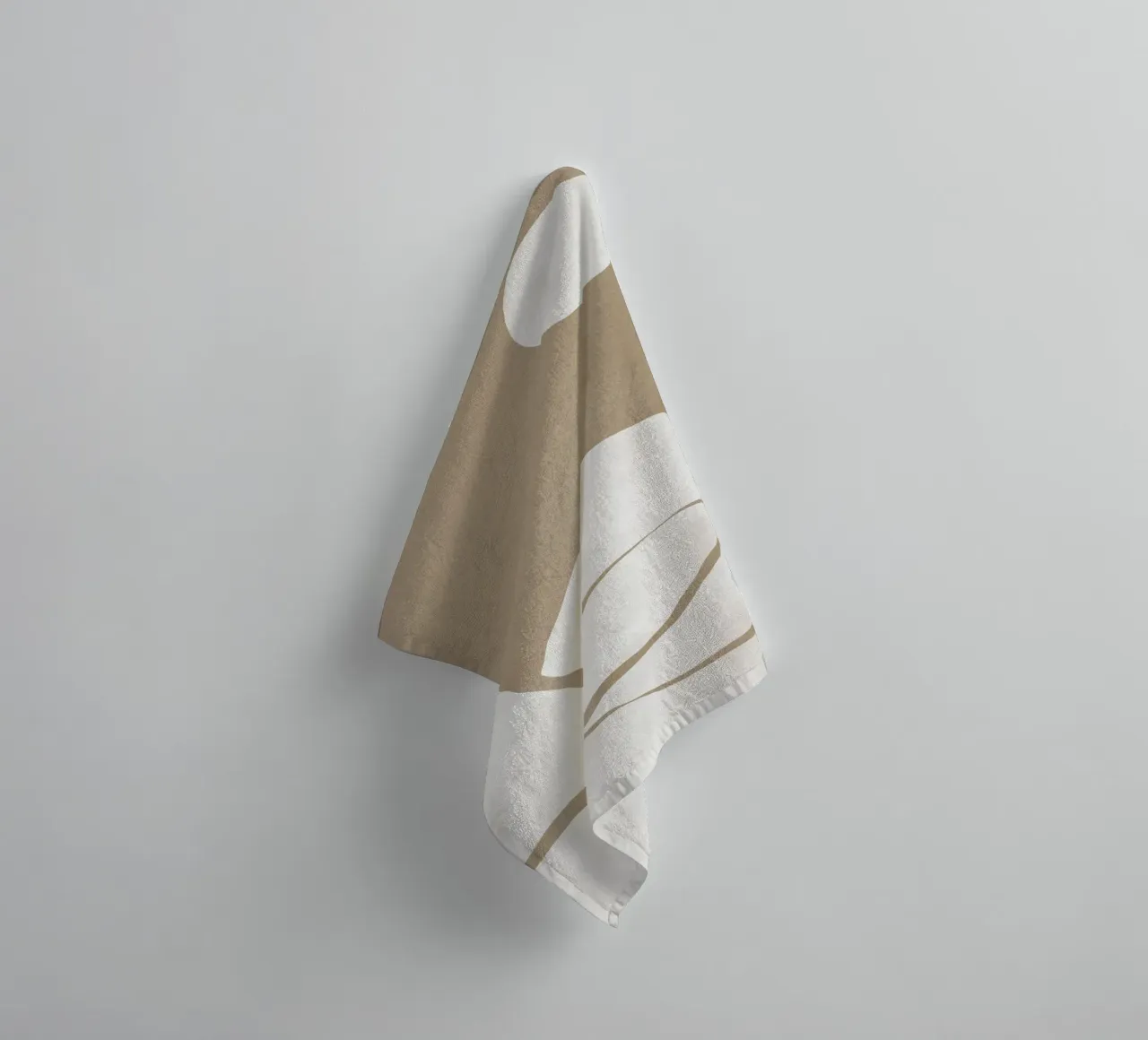 Landschap uitgesneden 02 badhanddoek van Little Dean