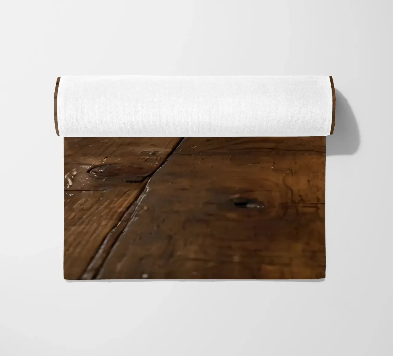 Pavimento in legno con texture ricca e lucentezza in un ambiente accogliente telo mare da DesignDoodle