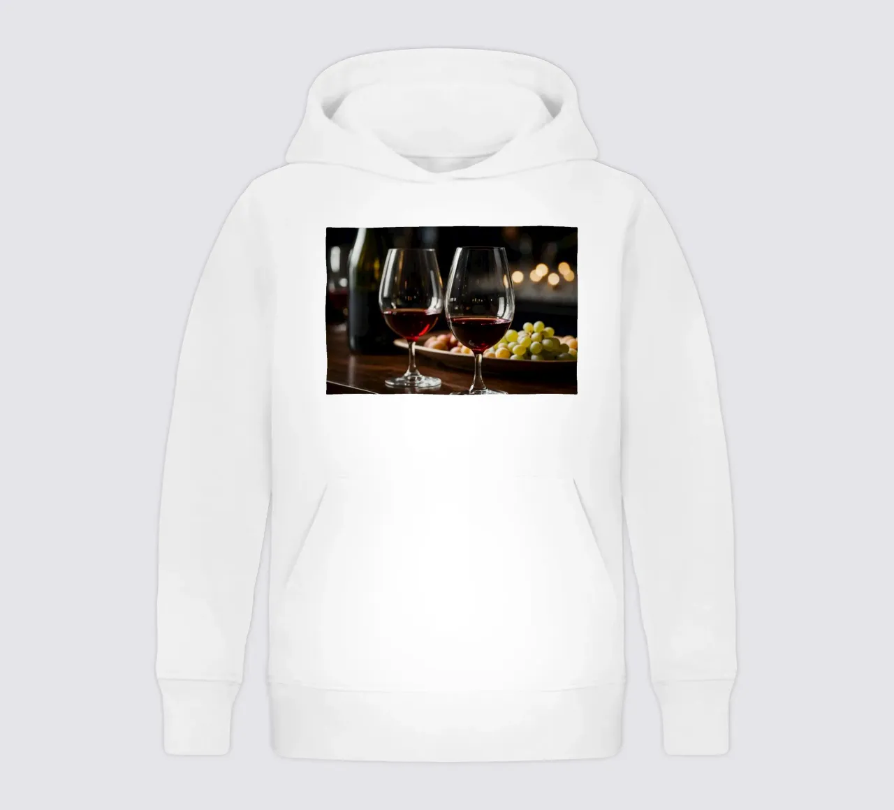Eleganti bicchieri da vino rosso con uva in un bar accogliente felpa bambino con cappuccio da DesignDoodle
