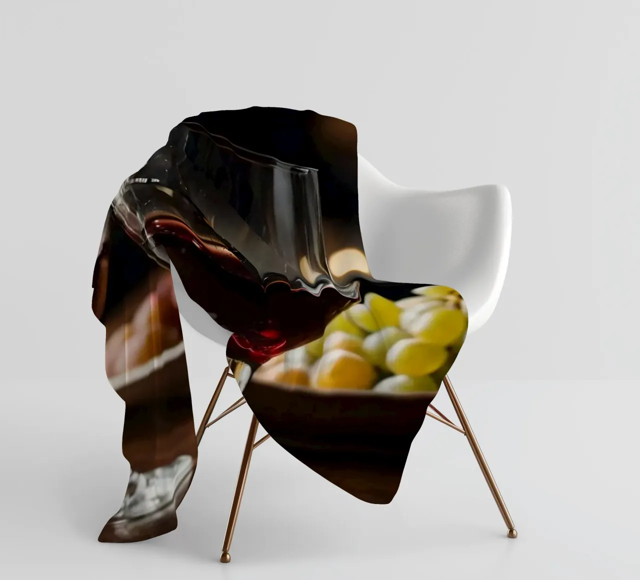 Eleganti bicchieri da vino rosso con uva in un bar accogliente coperta in pile da DesignDoodle