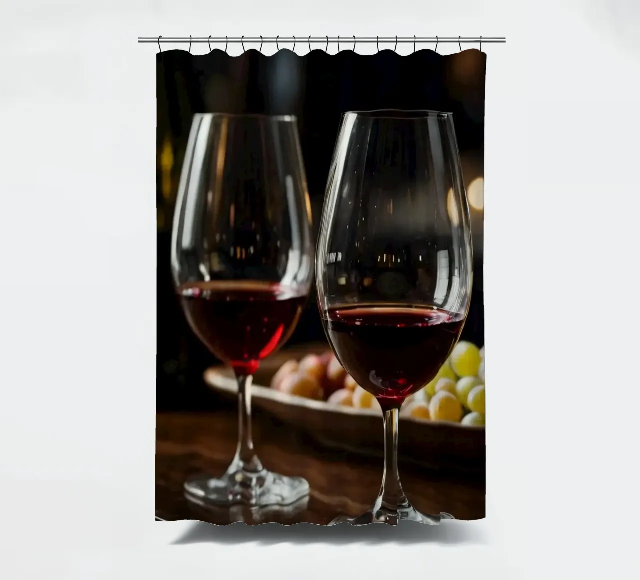 Eleganti bicchieri da vino rosso con uva in un bar accogliente tenda da doccia da DesignDoodle
