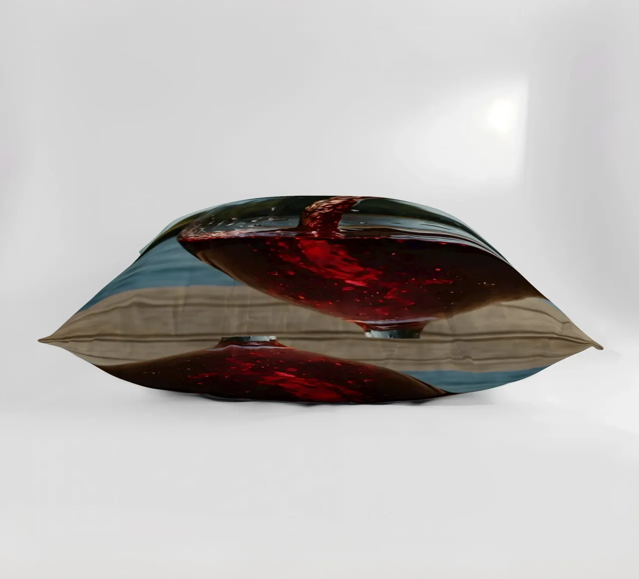 Versare del vino rosso in un bicchiere accanto a un lago tranquillo, al sole. cuscino da DesignDoodle