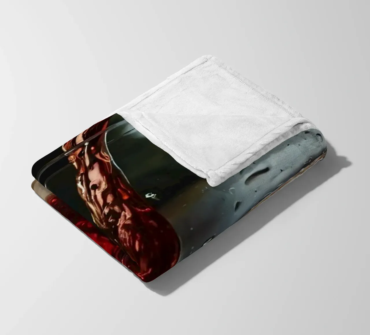Versare del vino rosso in un bicchiere accanto a un lago tranquillo, al sole. coperta in pile da DesignDoodle