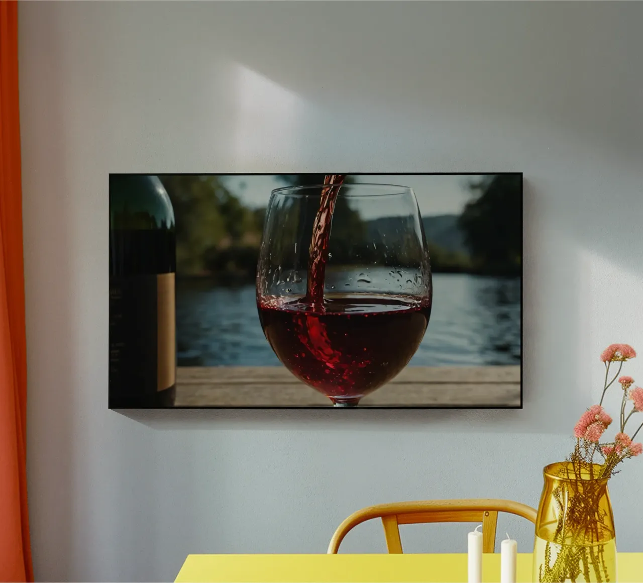 Verter vino tinto en una copa junto a un tranquilo lago al sol metacrilato de DesignDoodle