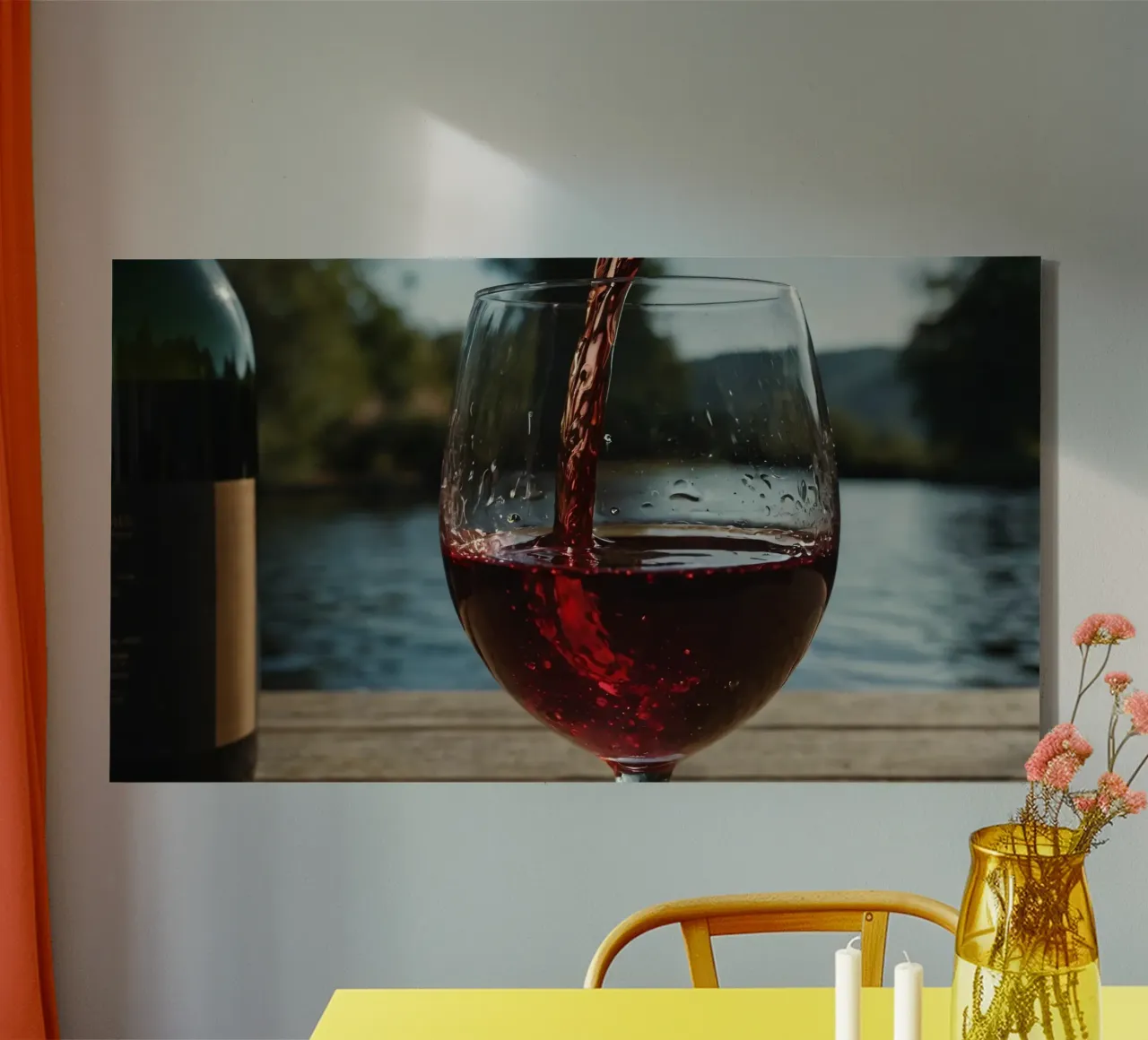 Versare del vino rosso in un bicchiere accanto a un lago tranquillo, al sole. tela con Cornice a cassetta da DesignDoodle