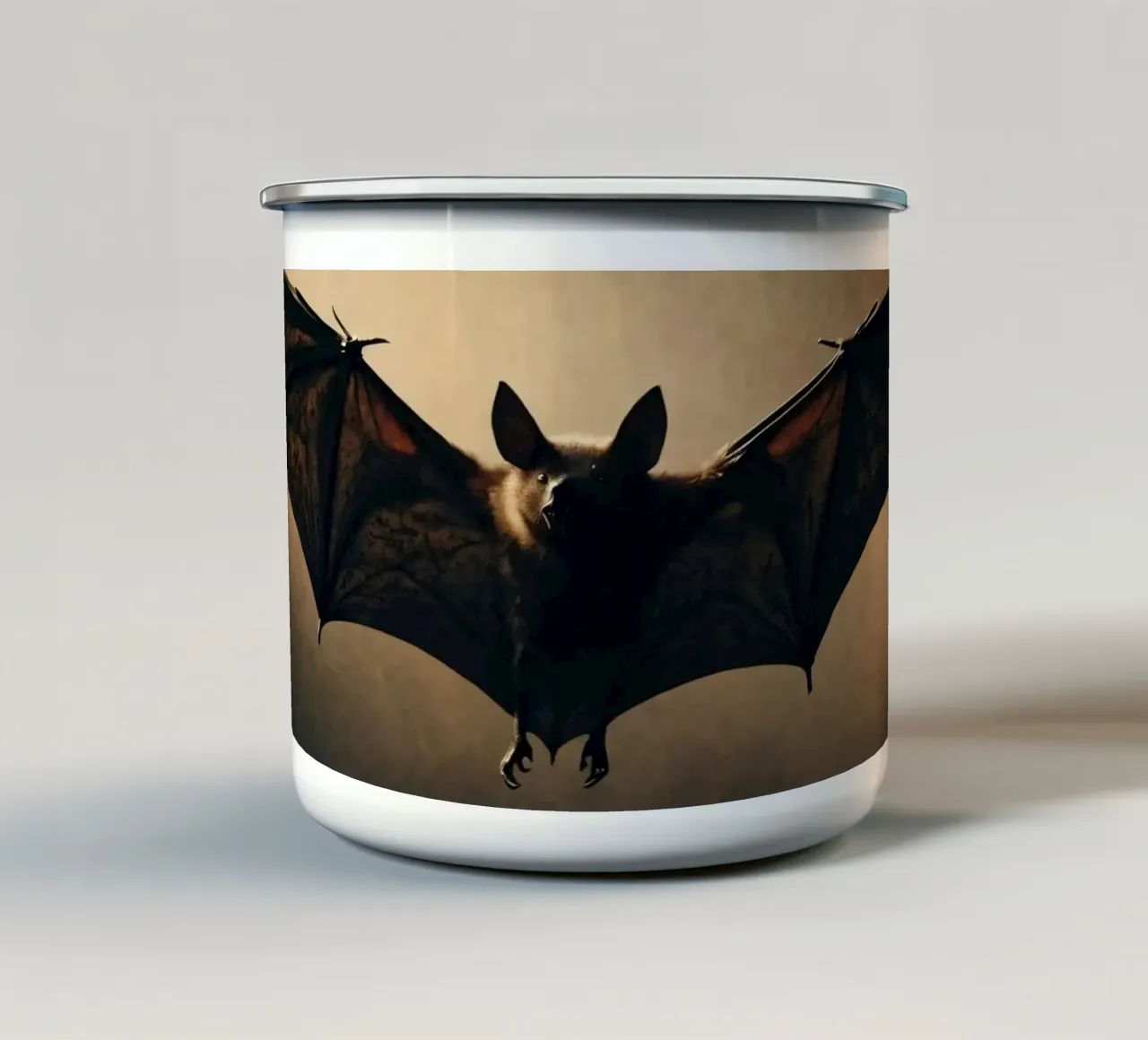 Chauves-souris volant dans le ciel crépusculaire au-dessus d'un paysage sombre pendant mug en émail de DesignDoodle