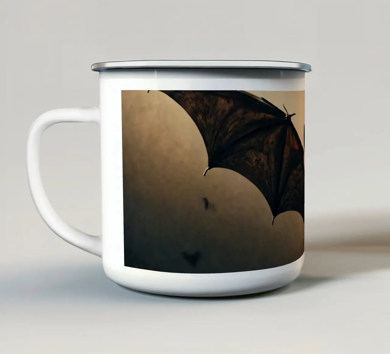 Chauves-souris volant dans le ciel crépusculaire au-dessus d'un paysage sombre pendant mug en émail de DesignDoodle