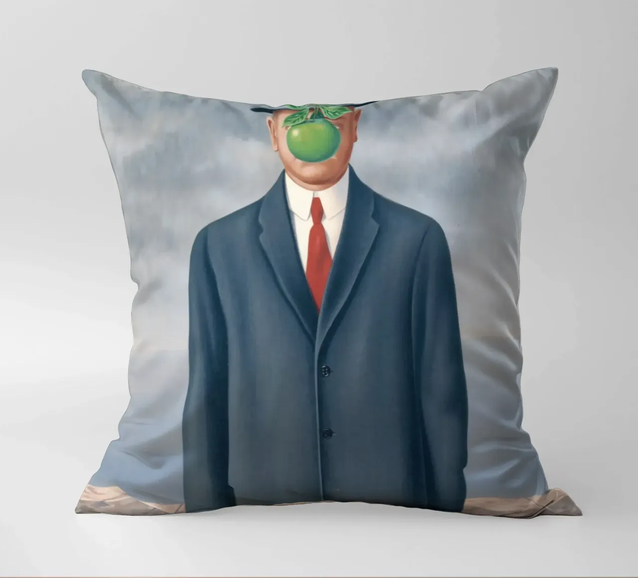 Figlio dell'uomo" di René Magritte cuscino da Classic Art Prints