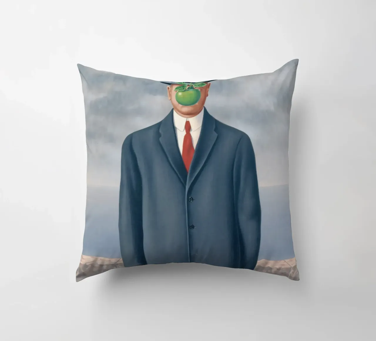 Figlio dell'uomo" di René Magritte cuscino da Classic Art Prints