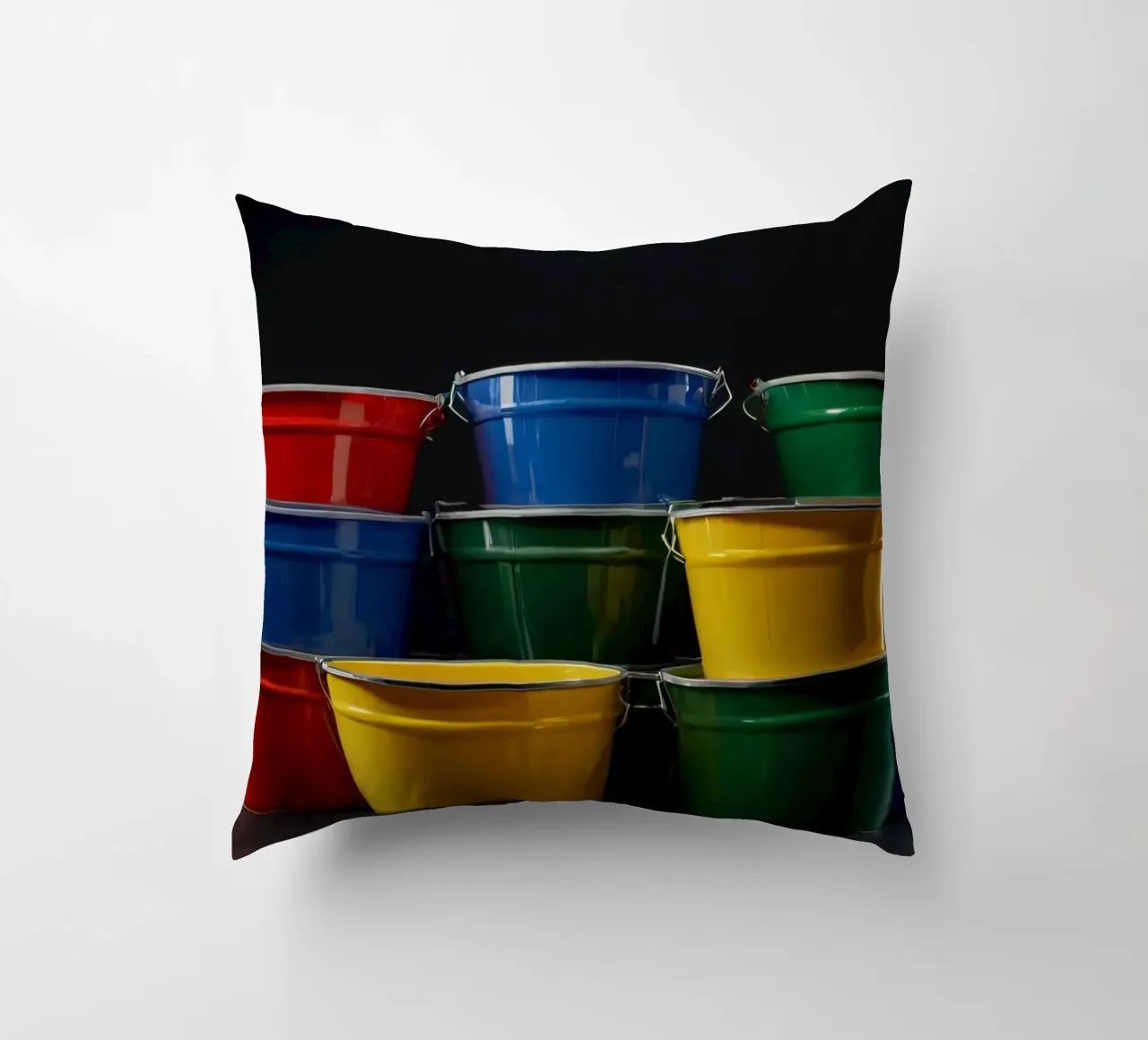 Secchi colorati impilati in una disposizione creativa cuscino da DesignDoodle