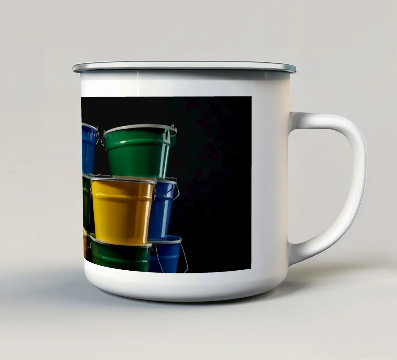 Secchi colorati impilati in una disposizione creativa tazza in smalto da DesignDoodle