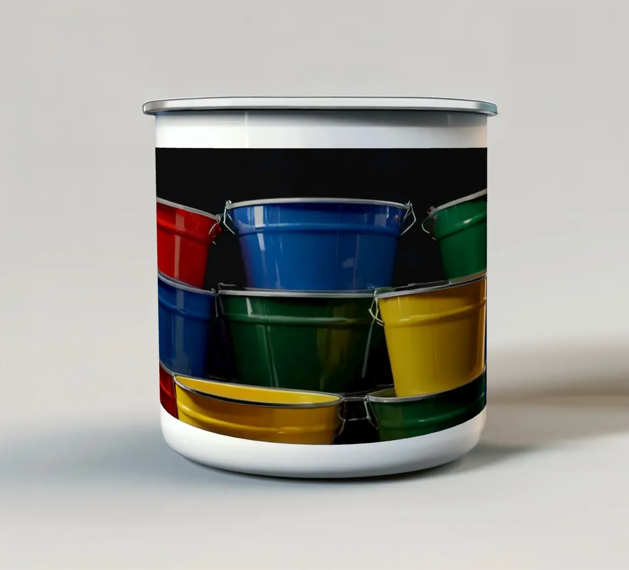 Secchi colorati impilati in una disposizione creativa tazza in smalto da DesignDoodle