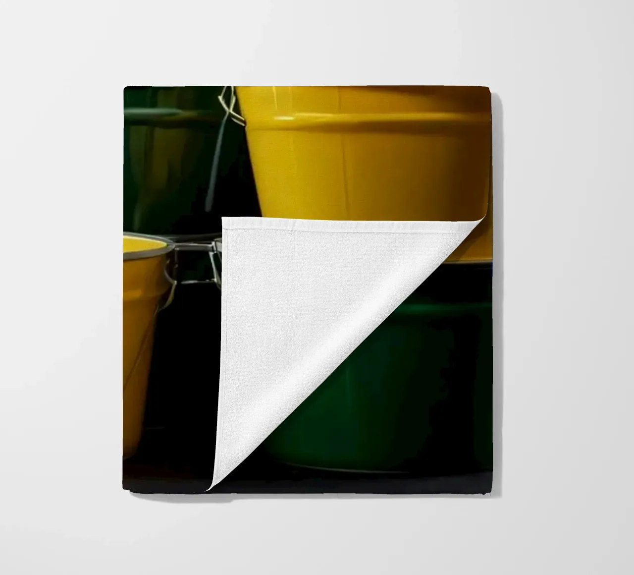 Secchi colorati impilati in una disposizione creativa telo mare da DesignDoodle