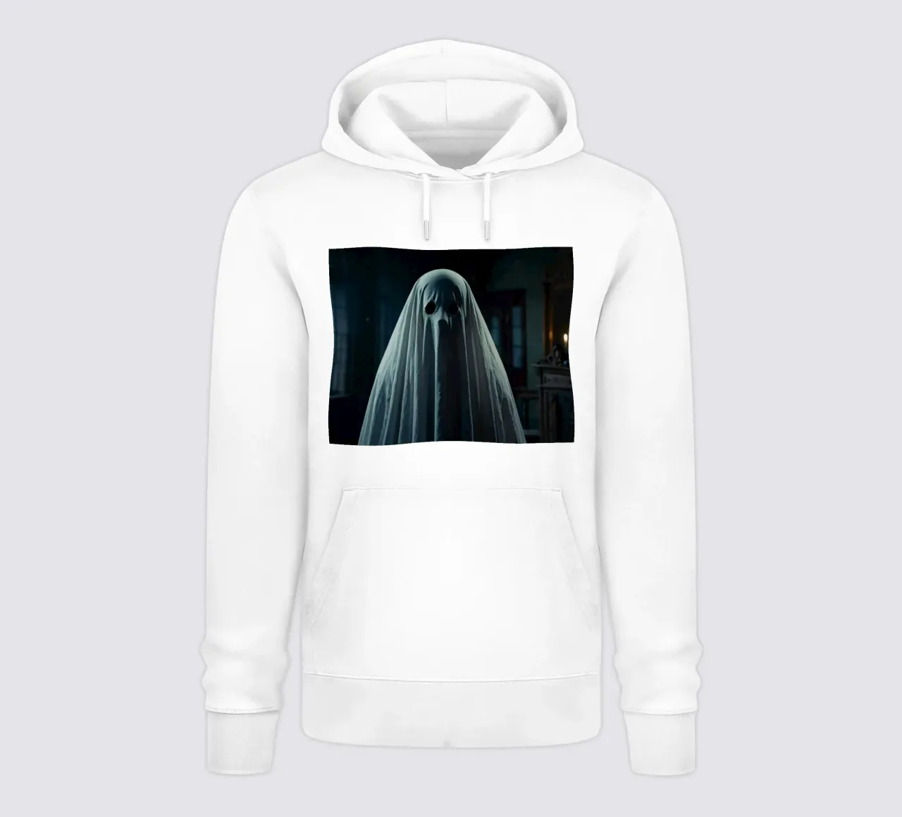 ein unheimlicher Geist steht in einem schwach beleuchteten Raum voller Schatten Hoodie von DesignDoodle