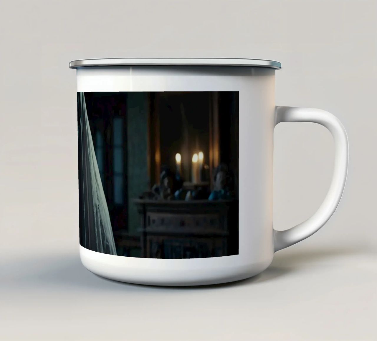 un fantasma spaventoso si trova in una stanza scarsamente illuminata e piena di ombre tazza in smalto da DesignDoodle