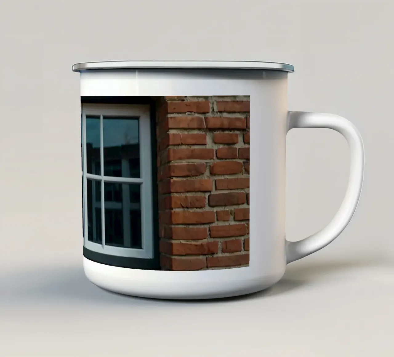 finestra con cornice bianca incastonata in un muro rustico di mattoni rossi tazza in smalto da DesignDoodle