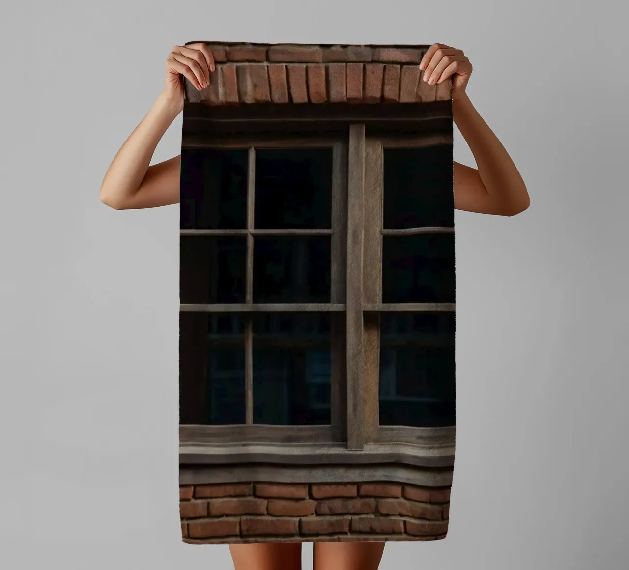 Fenêtre rustique en bois encadrée par un mur de briques rouges dans une zone urbaine serviette de bain de DesignDoodle
