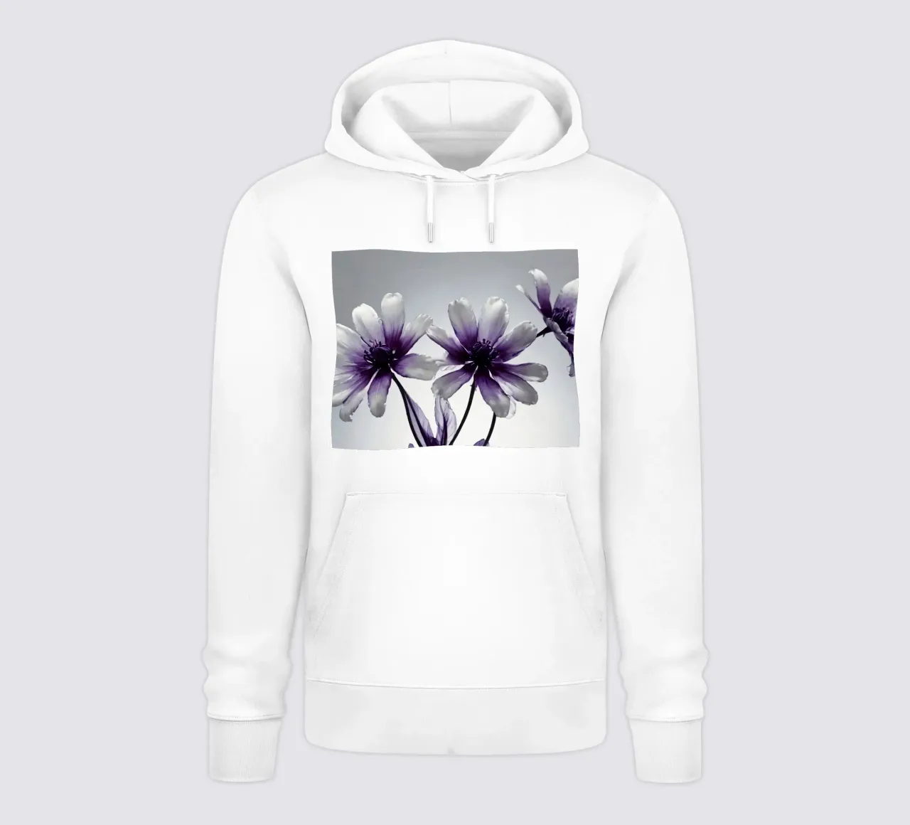 Delicati fiori bianchi e viola con uno sfondo morbido felpa con cappuccio da DesignDoodle