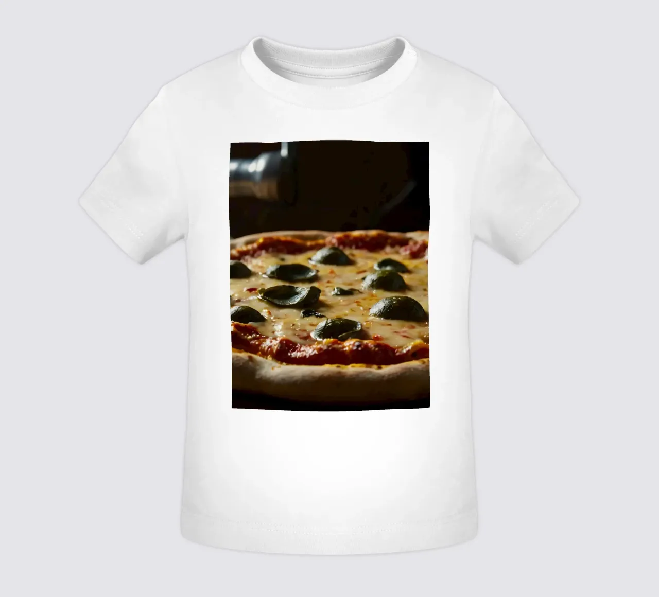 Deliziosa pizza fatta in casa condita con basilico fresco e mozzarelle maglietta neonato da DesignDoodle