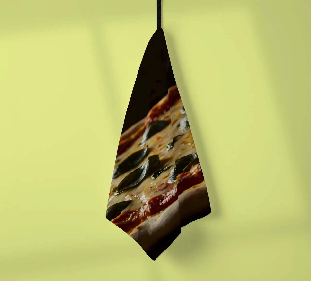 Deliziosa pizza fatta in casa condita con basilico fresco e mozzarelle canovaccio da cucina da DesignDoodle