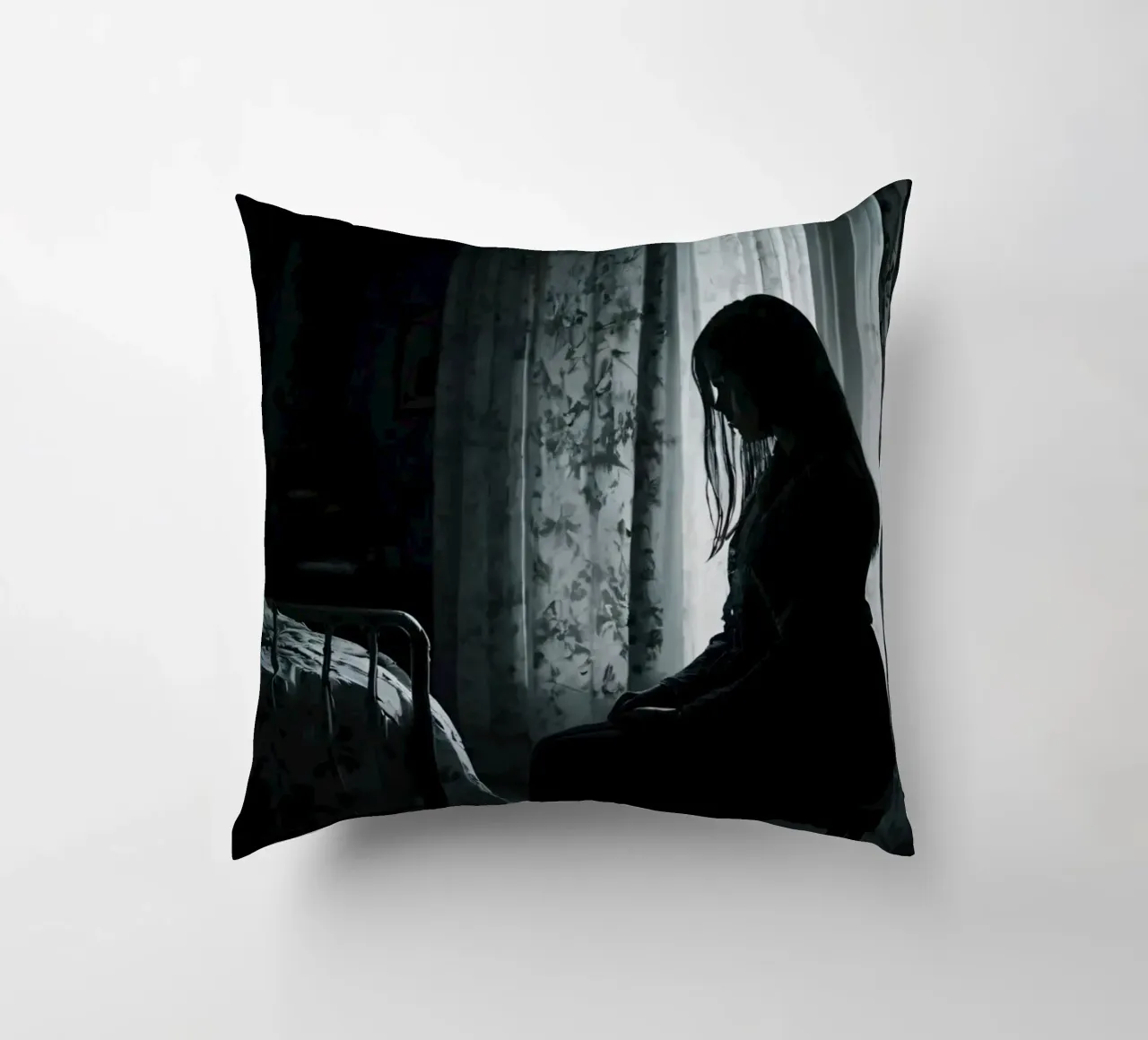 Una ragazza siede in silenzio in una stanza poco illuminata, contemplando la vita cuscino da DesignDoodle