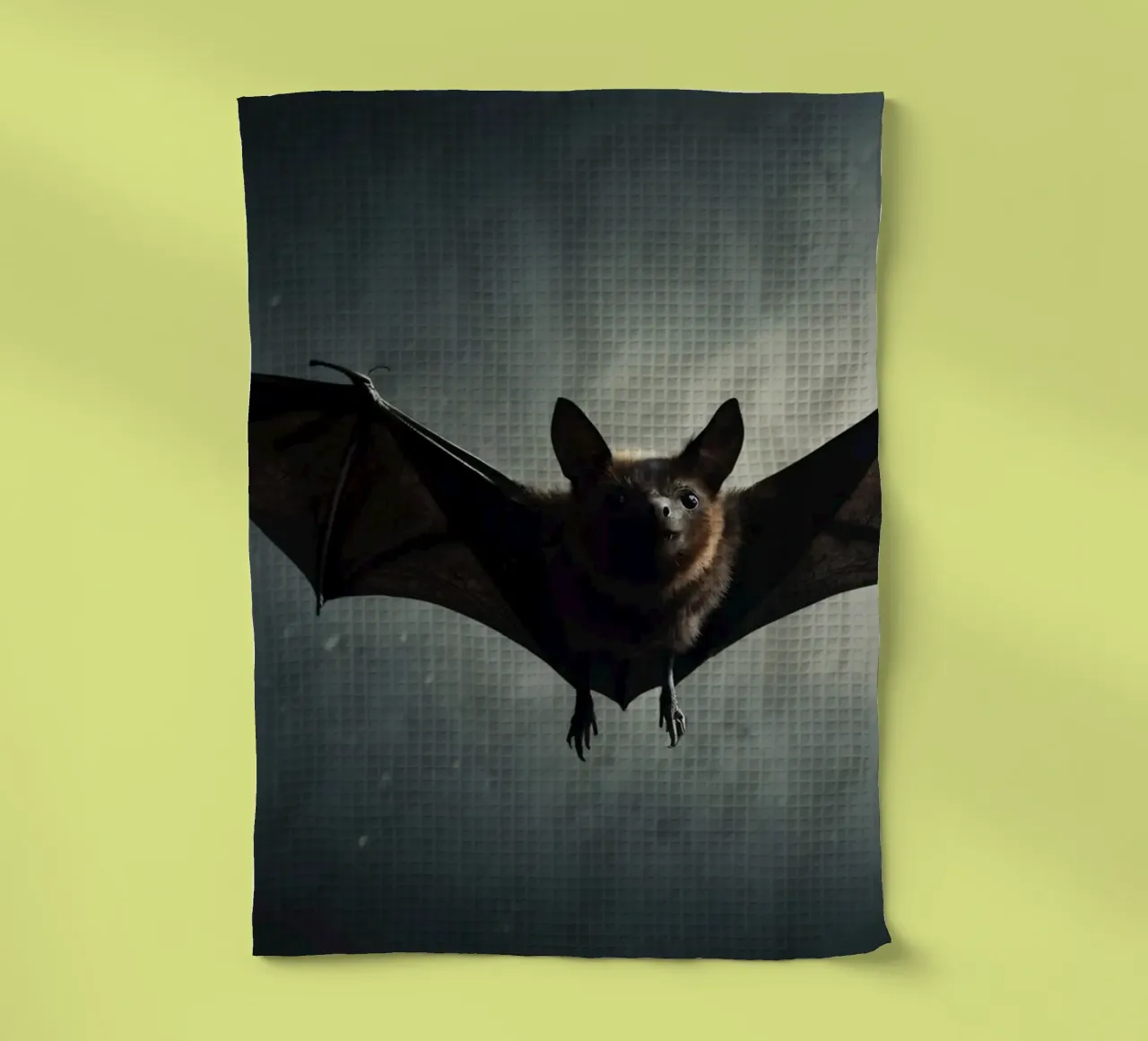 Une chauve-souris volant dans une grotte sombre avec un arrière-plan dramatique. torchon de DesignDoodle