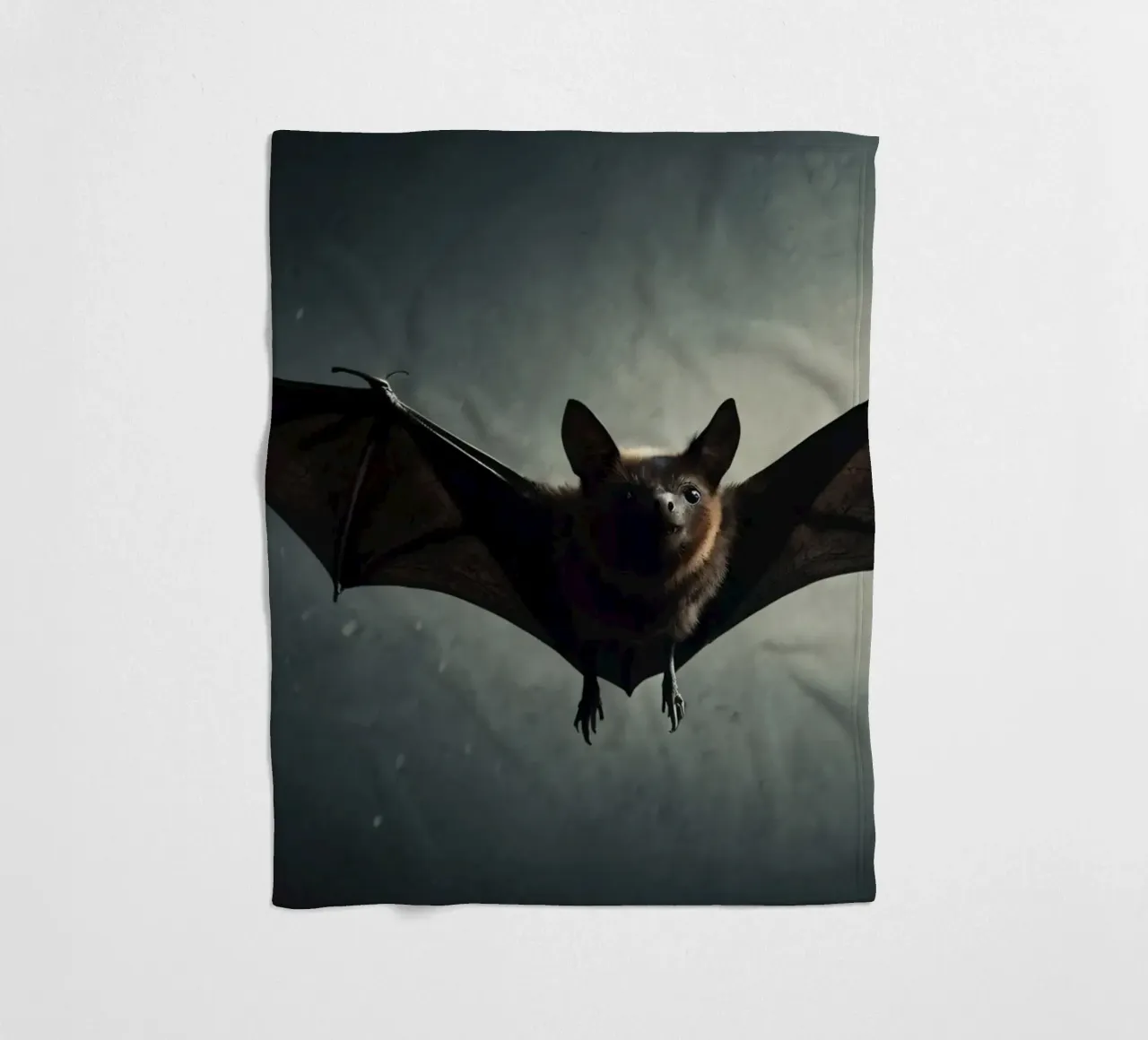 Un pipistrello che vola in una caverna buia con uno sfondo drammatico, mostra coperta in pile da DesignDoodle