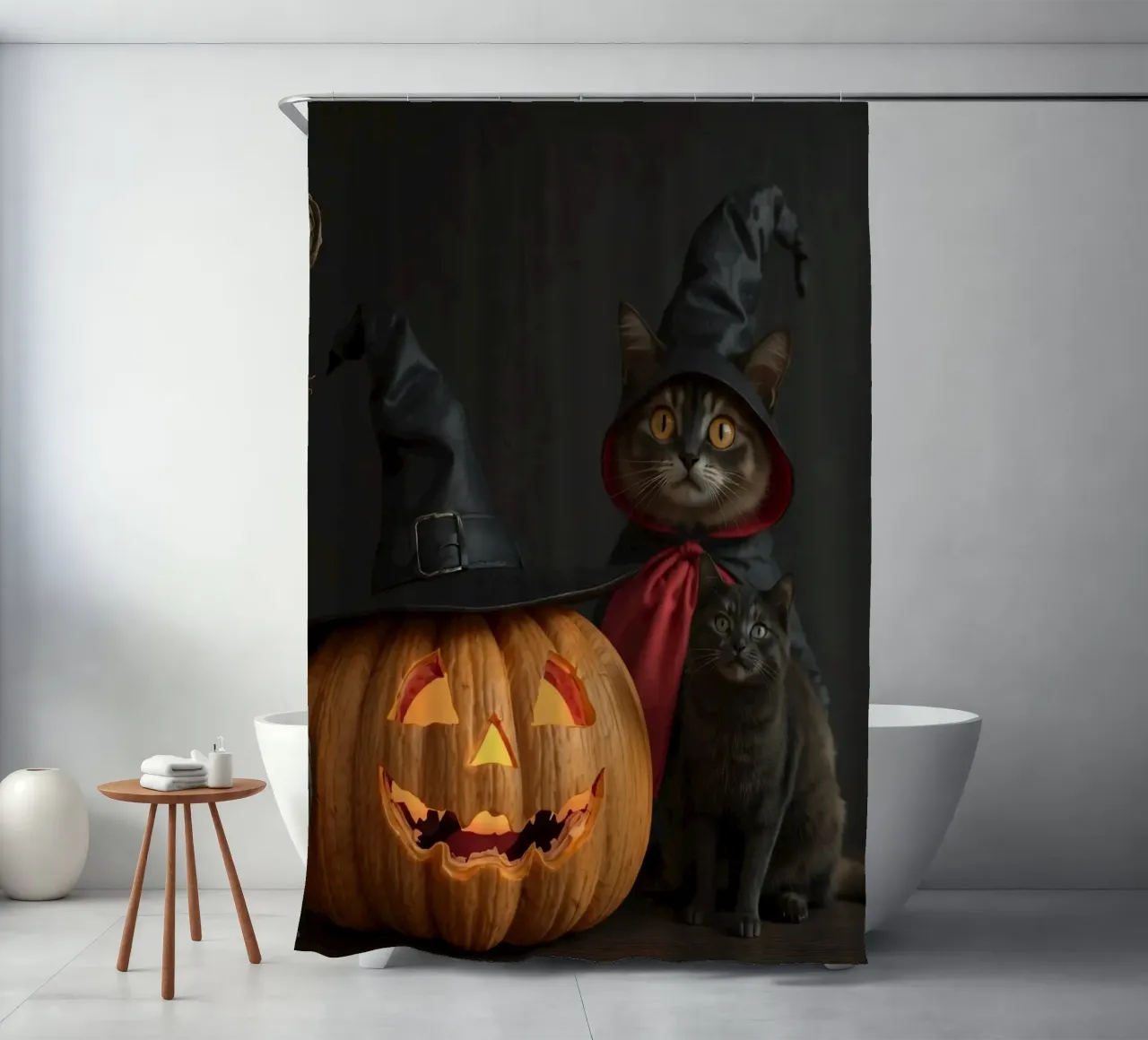 Gatti con cappelli da mago posano accanto a una zucca intagliata tenda da doccia da DesignDoodle