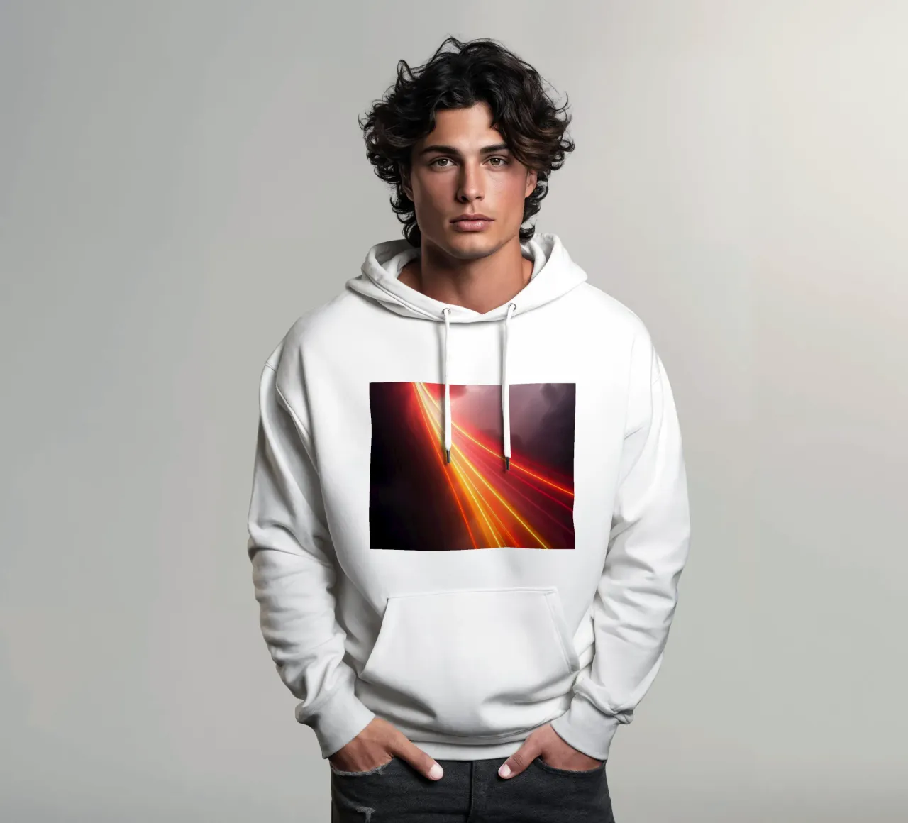 astratto con scie di luce dinamiche su un cielo scuro e tempestoso felpa con cappuccio da DesignDoodle