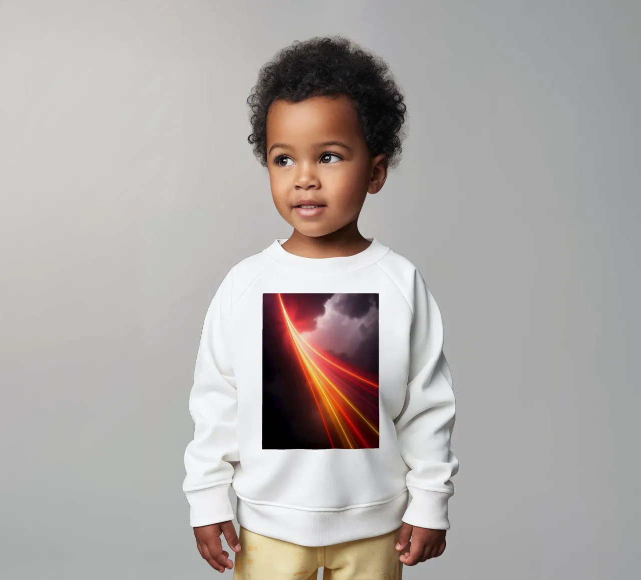 astratto con scie di luce dinamiche su un cielo scuro e tempestoso felpa neonato da DesignDoodle