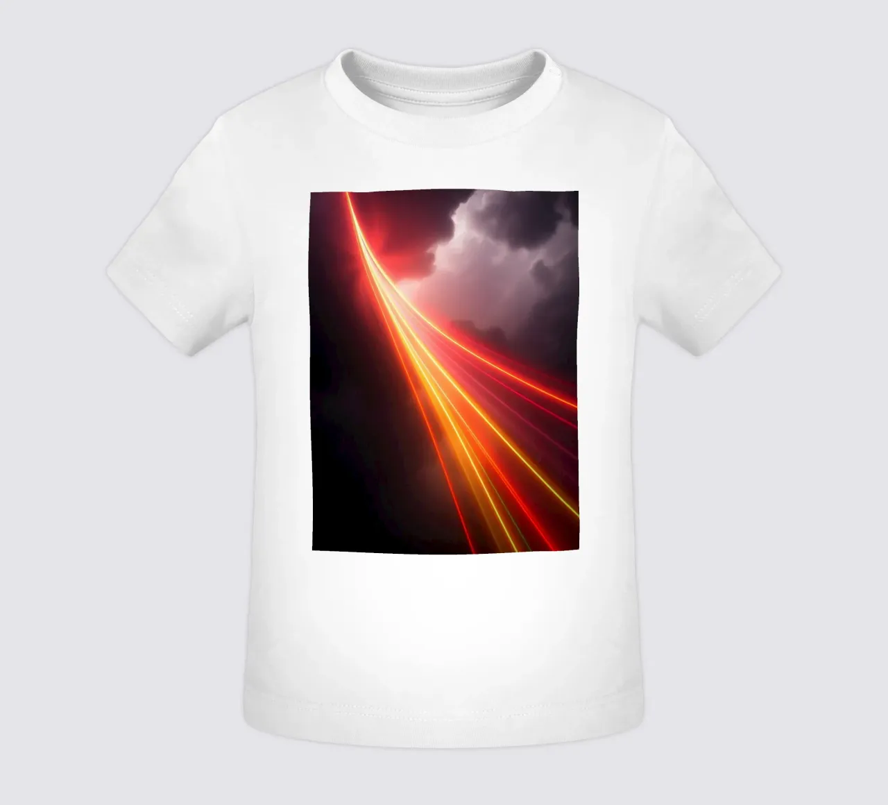 astratto con scie di luce dinamiche su un cielo scuro e tempestoso maglietta neonato da DesignDoodle