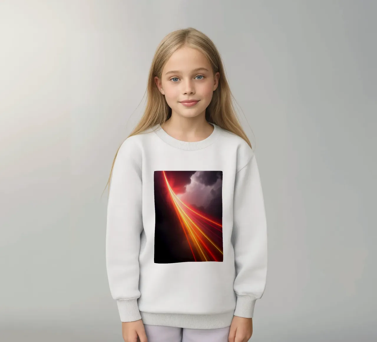 astratto con scie di luce dinamiche su un cielo scuro e tempestoso felpa bambino da DesignDoodle
