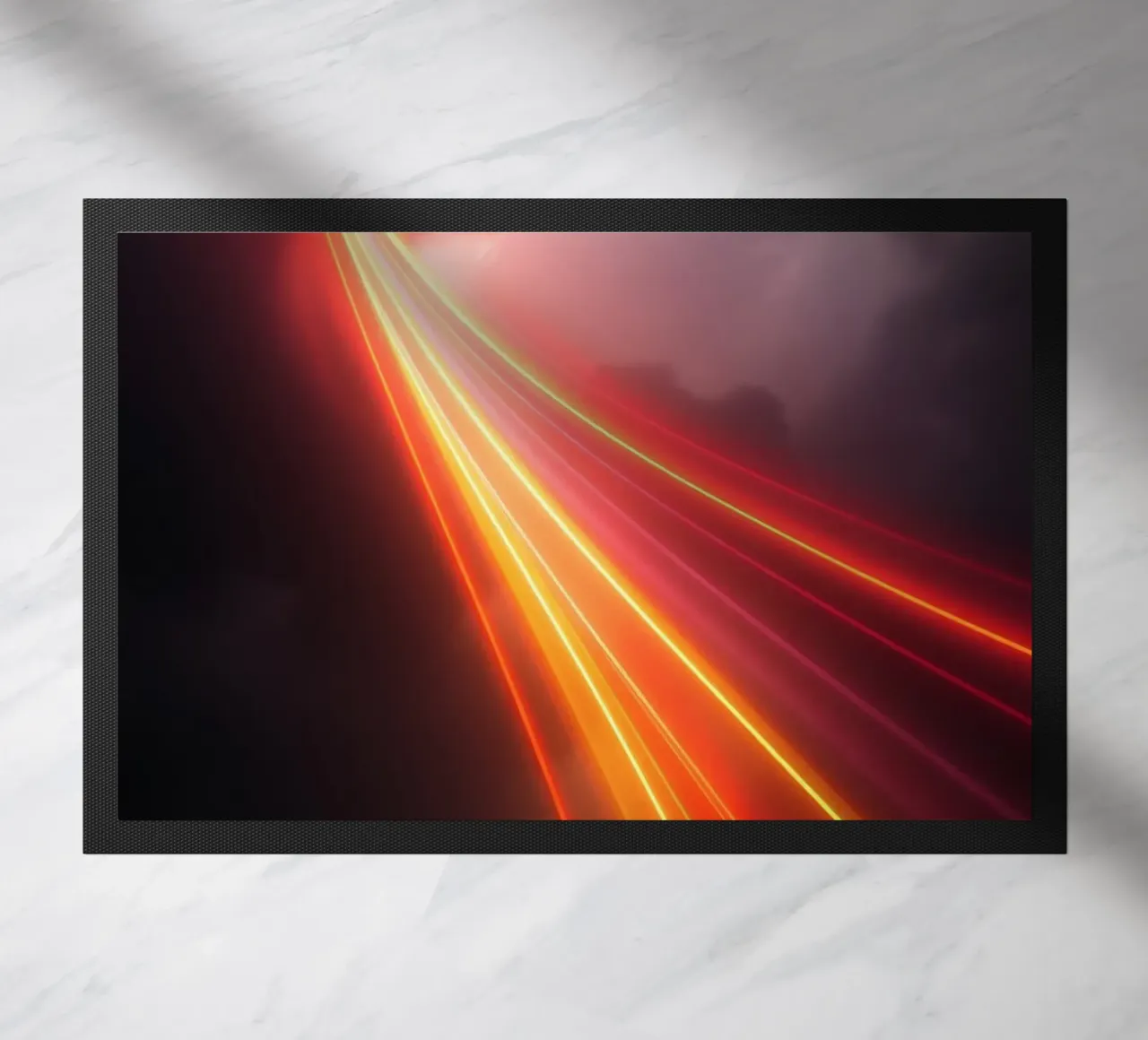 astratto con scie di luce dinamiche su un cielo scuro e tempestoso zerbino da DesignDoodle